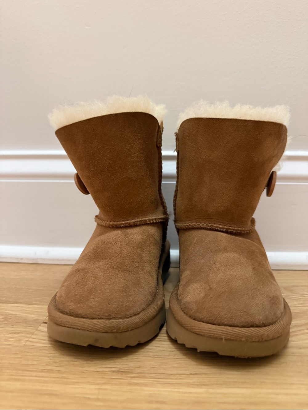 UGG Bailey Button II Kids Chestnut Suede Sheepskin Boot